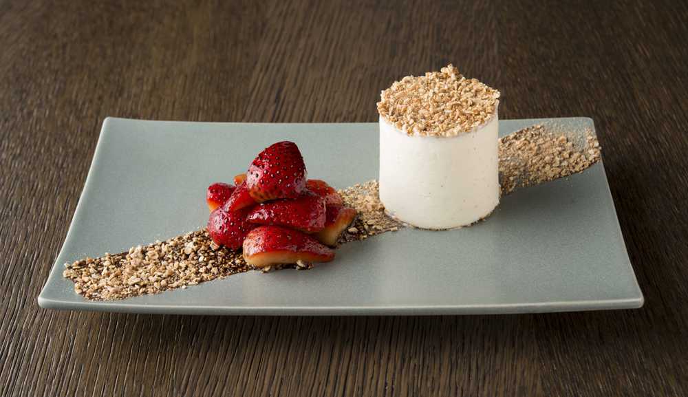 Bread Street Kitchen - Monkey Shoulder Cranachan cheesecake with roasted balsamic strawberries